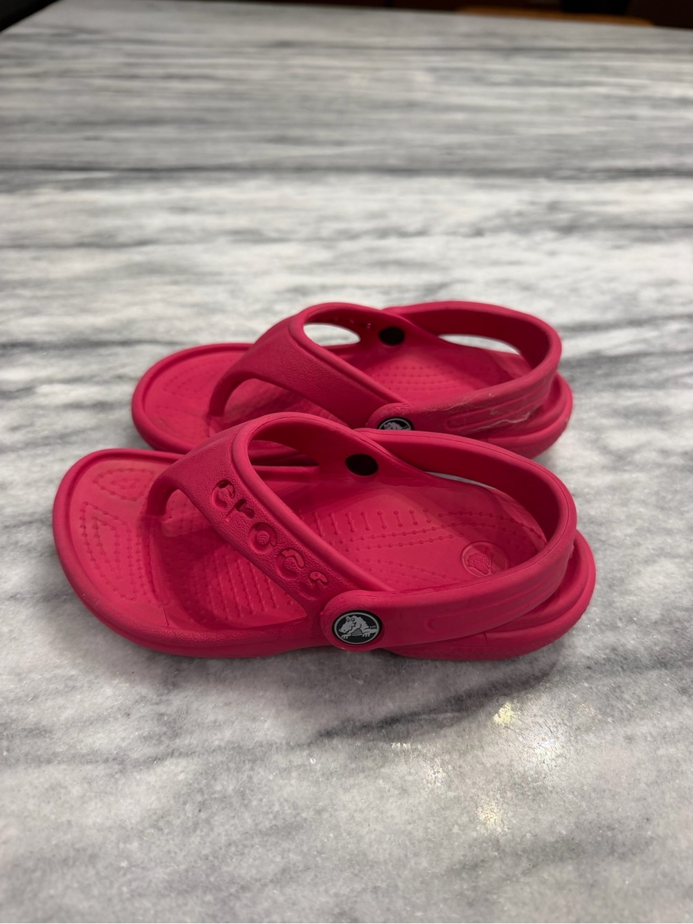 bright pink toddler girls Crocs flip-flops size 8-9